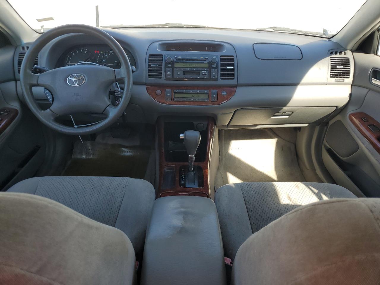 2004 Toyota Camry Le VIN: 4T1BE32K94U330420 Lot: 84407555