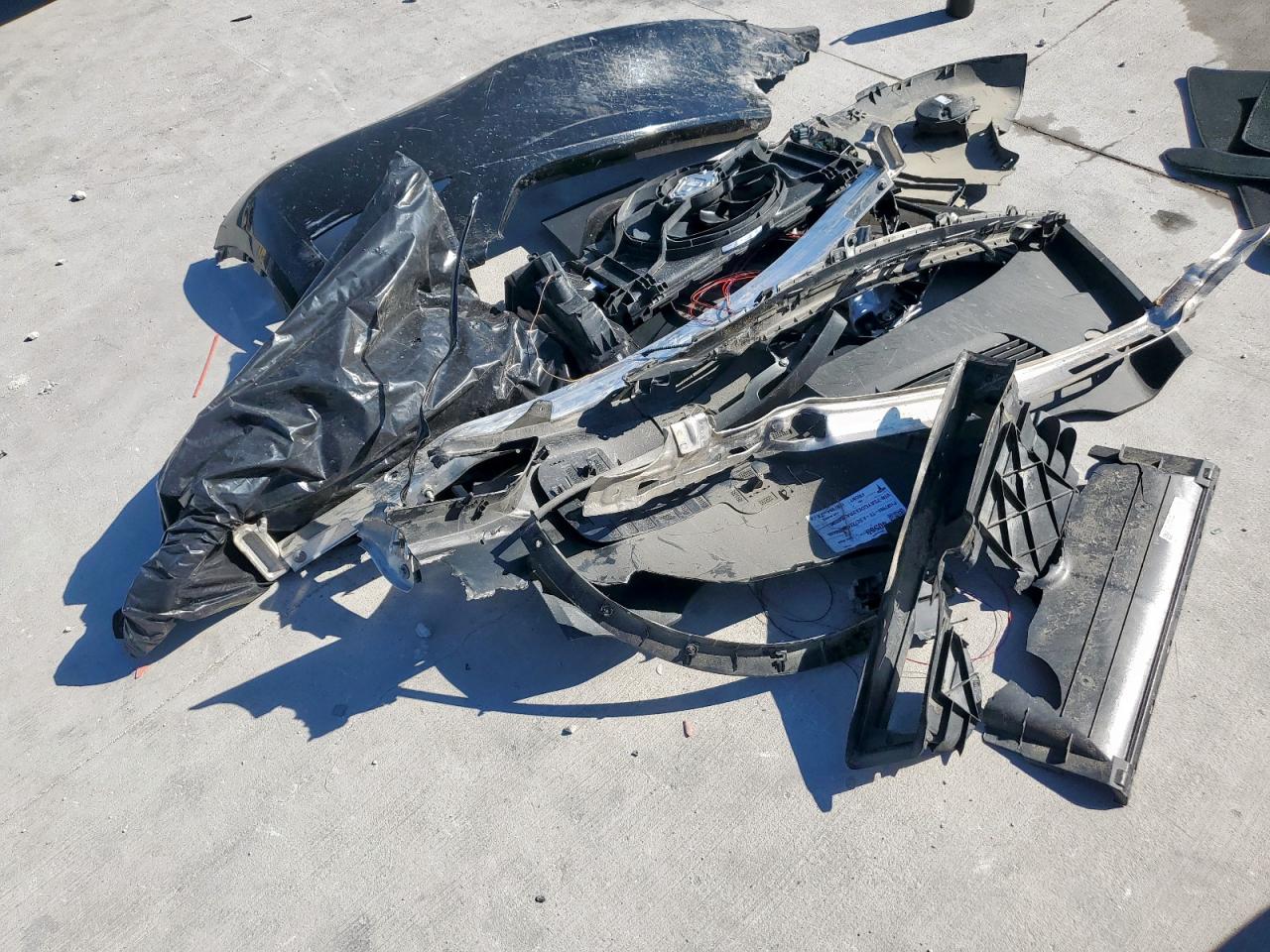 2024 Tesla Model Y VIN: 7SAYGDEE2RA268590 Lot: 90385865