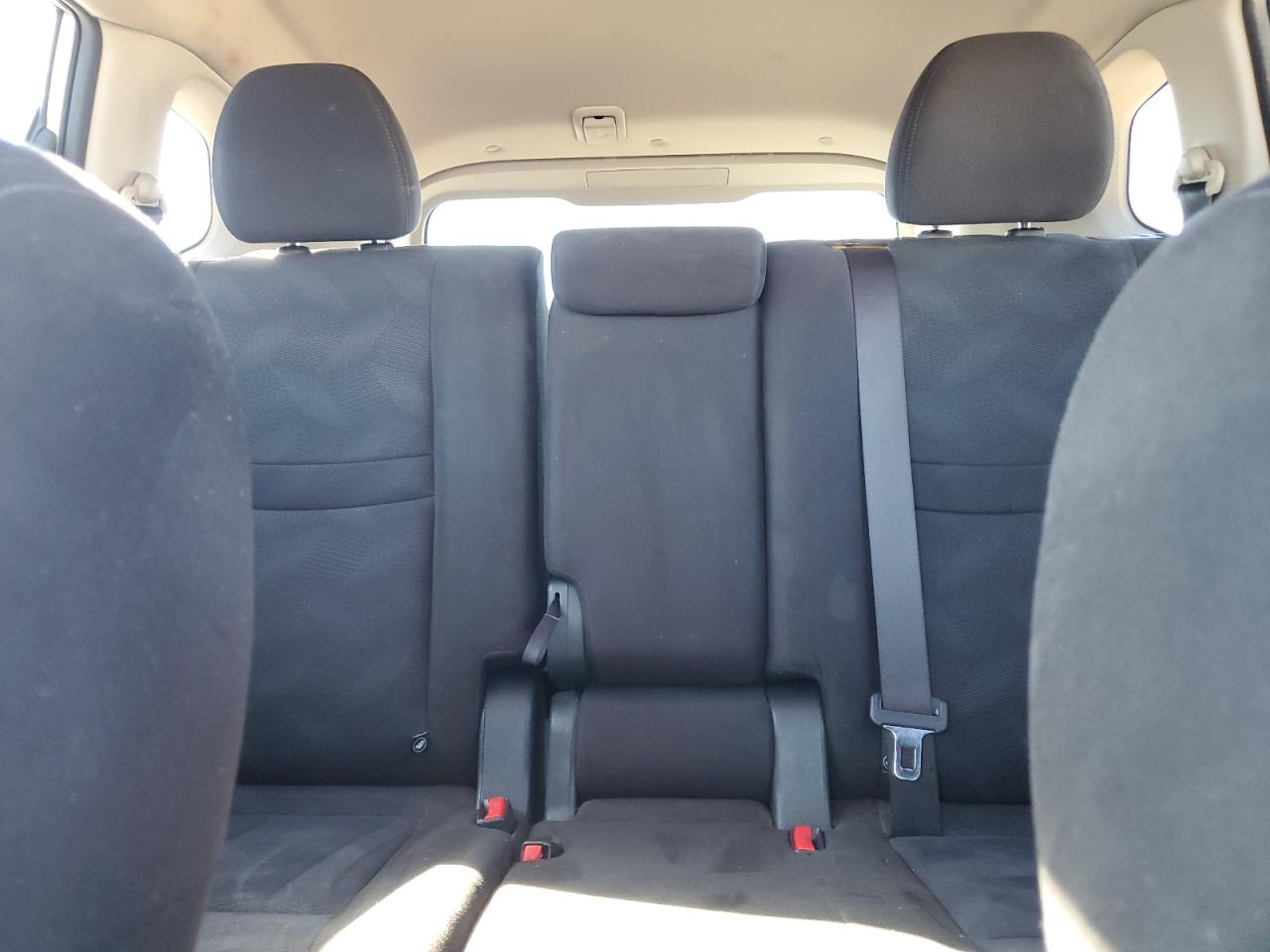 2015 Nissan Rogue S VIN: KNMAT2MVXFP550030 Lot: 82267525