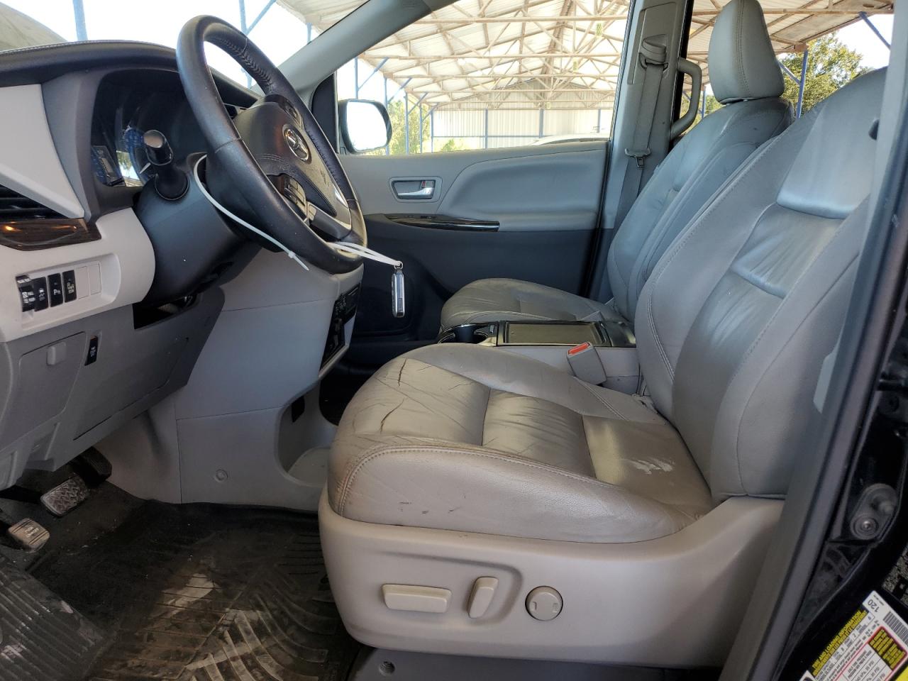 2017 Toyota Sienna Xle VIN: 5TDYZ3DC1HS826542 Lot: 82403485