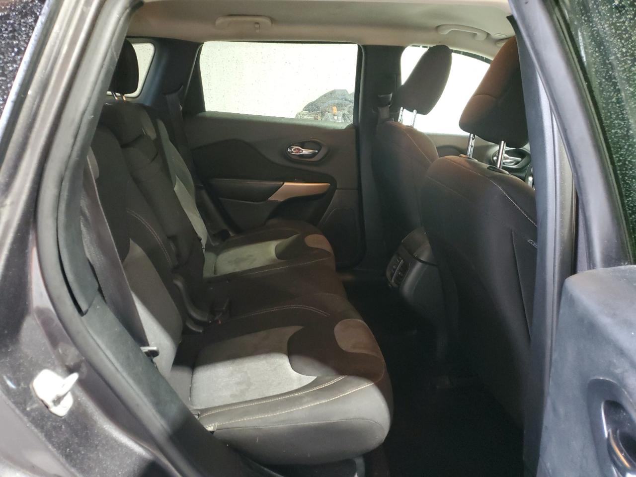 2018 Jeep Cherokee Latitude VIN: 1C4PJLCBXJD540198 Lot: 85584005