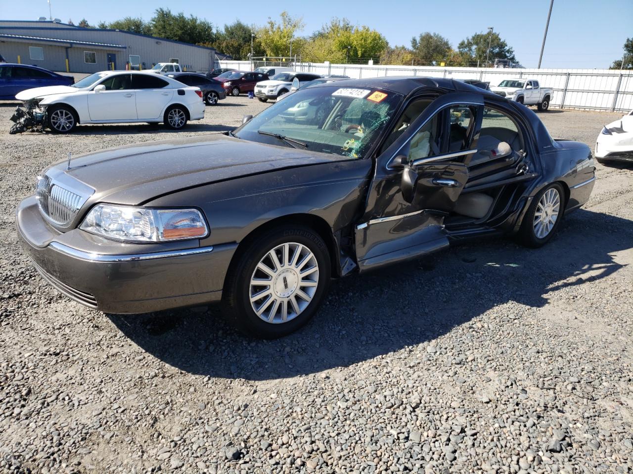 2003 Lincoln Town Car Signature
