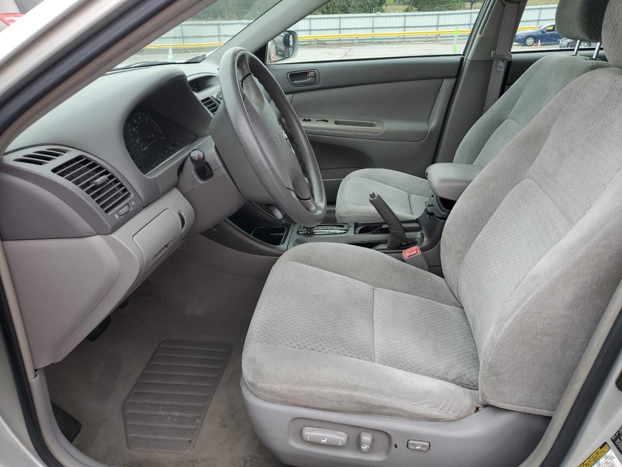 2004 Toyota Camry Le VIN: 4T1BE32K84U881597 Lot: 85876235