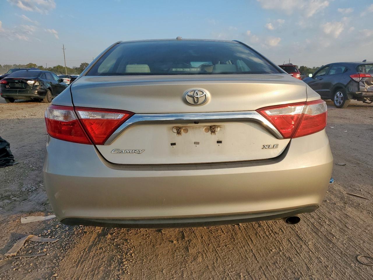2015 Toyota Camry Le VIN: 4T1BF1FK1FU935112 Lot: 81976225