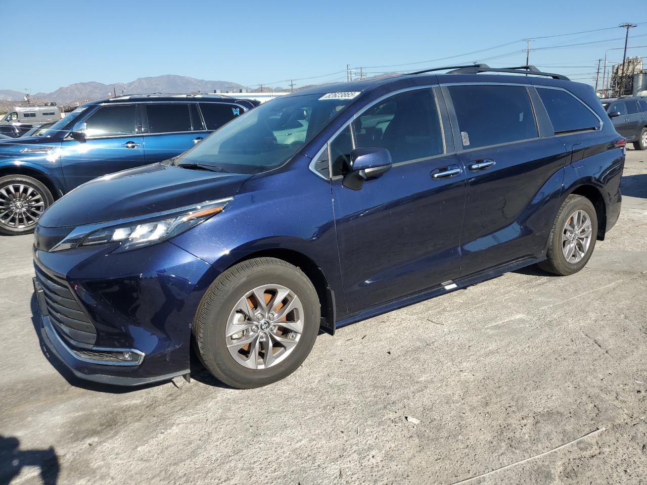2022 Toyota Sienna Xle