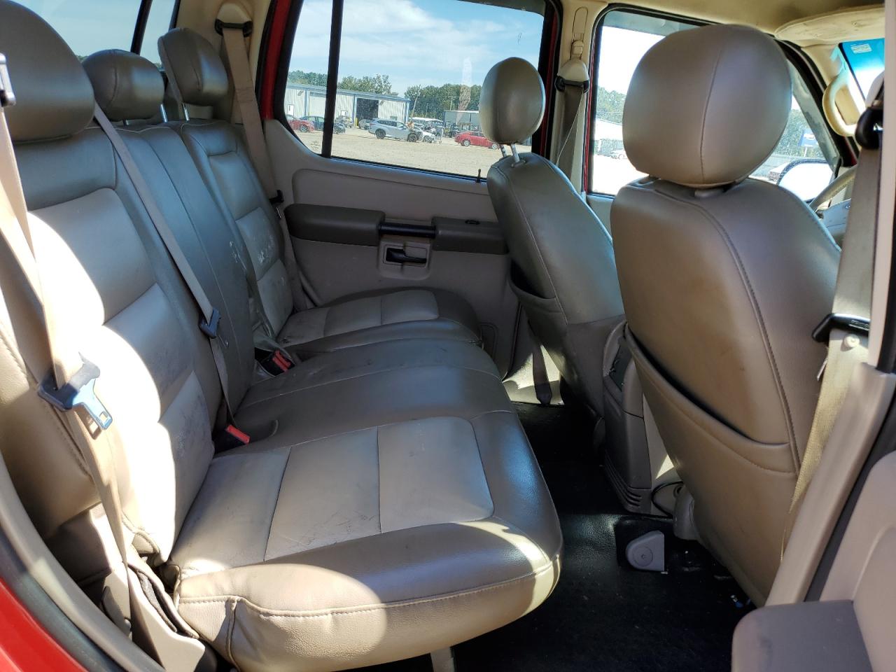 2005 Ford Explorer VIN: 1FMDU77KX5UA70770 Lot: 85867895