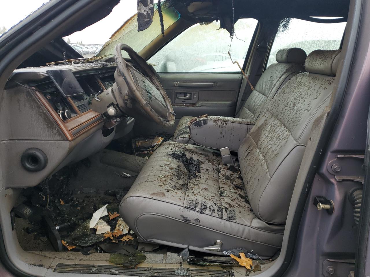 1994 Lincoln Town Car Executive VIN: 1LNLM81W0RY749104 Lot: 86823095