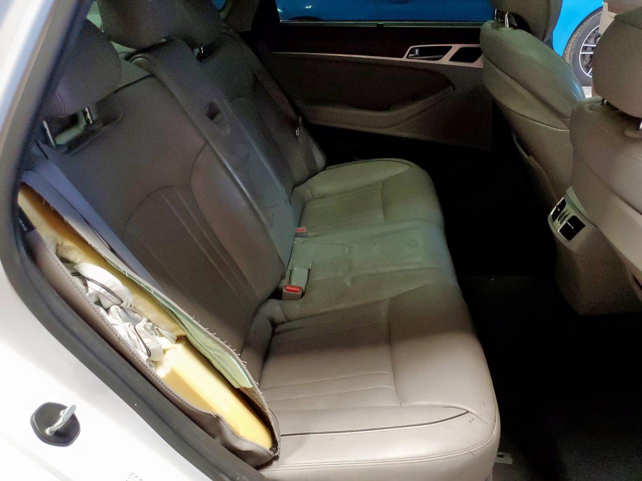 2015 Hyundai Genesis 3.8L VIN: KMHGN4JE5FU070656 Lot: 85705475