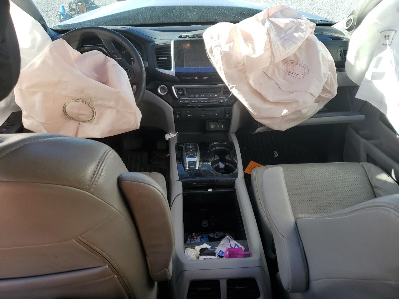 2018 Honda Pilot Touring VIN: 5FNYF5H93JB011143 Lot: 90495955