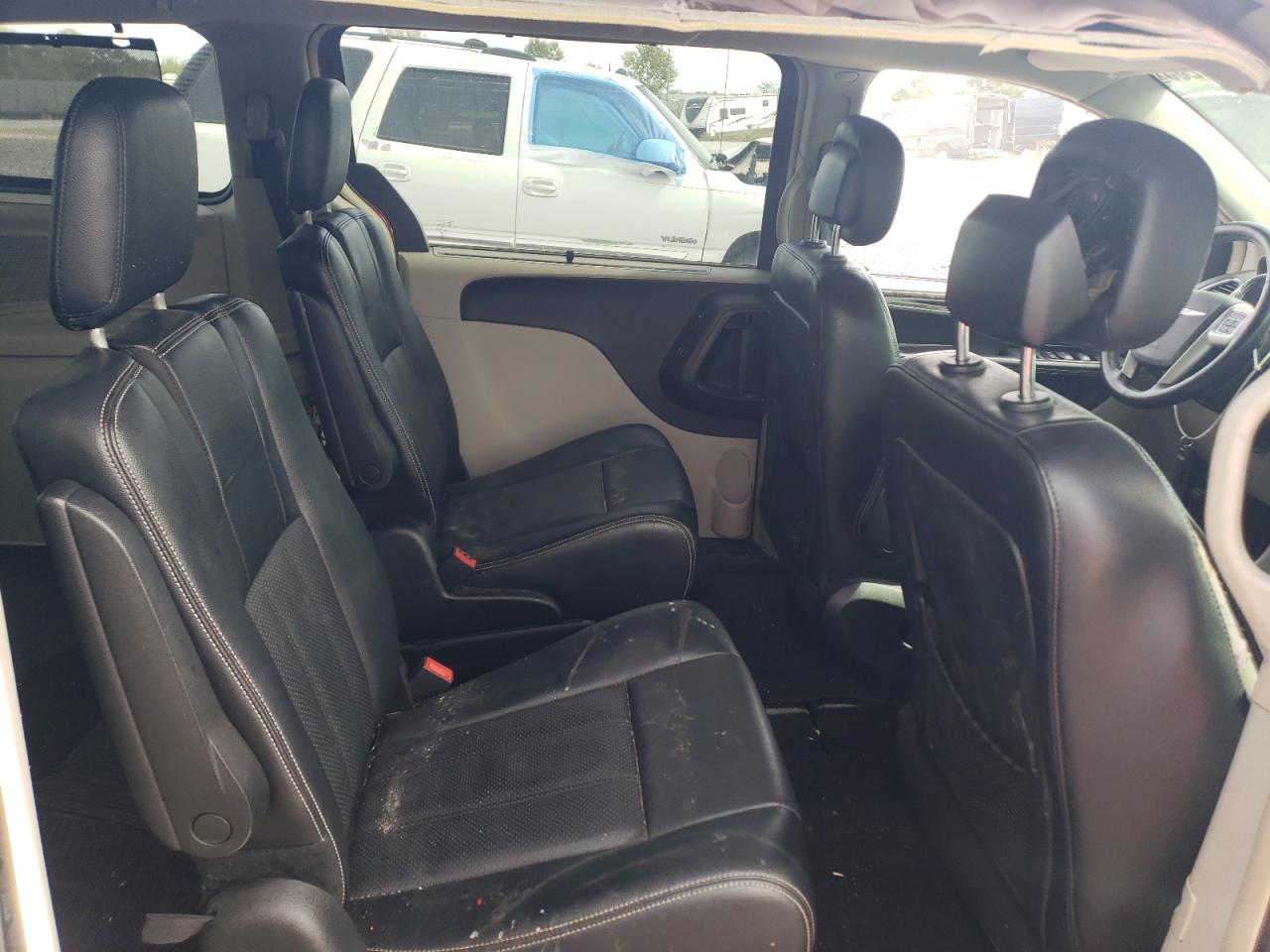 2015 Chrysler Town & Country Touring L VIN: 2C4RC1CG2FR514153 Lot: 82278265