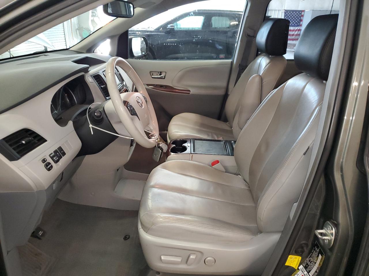 2013 Toyota Sienna Xle VIN: 5TDYK3DCXDS293055 Lot: 84943705