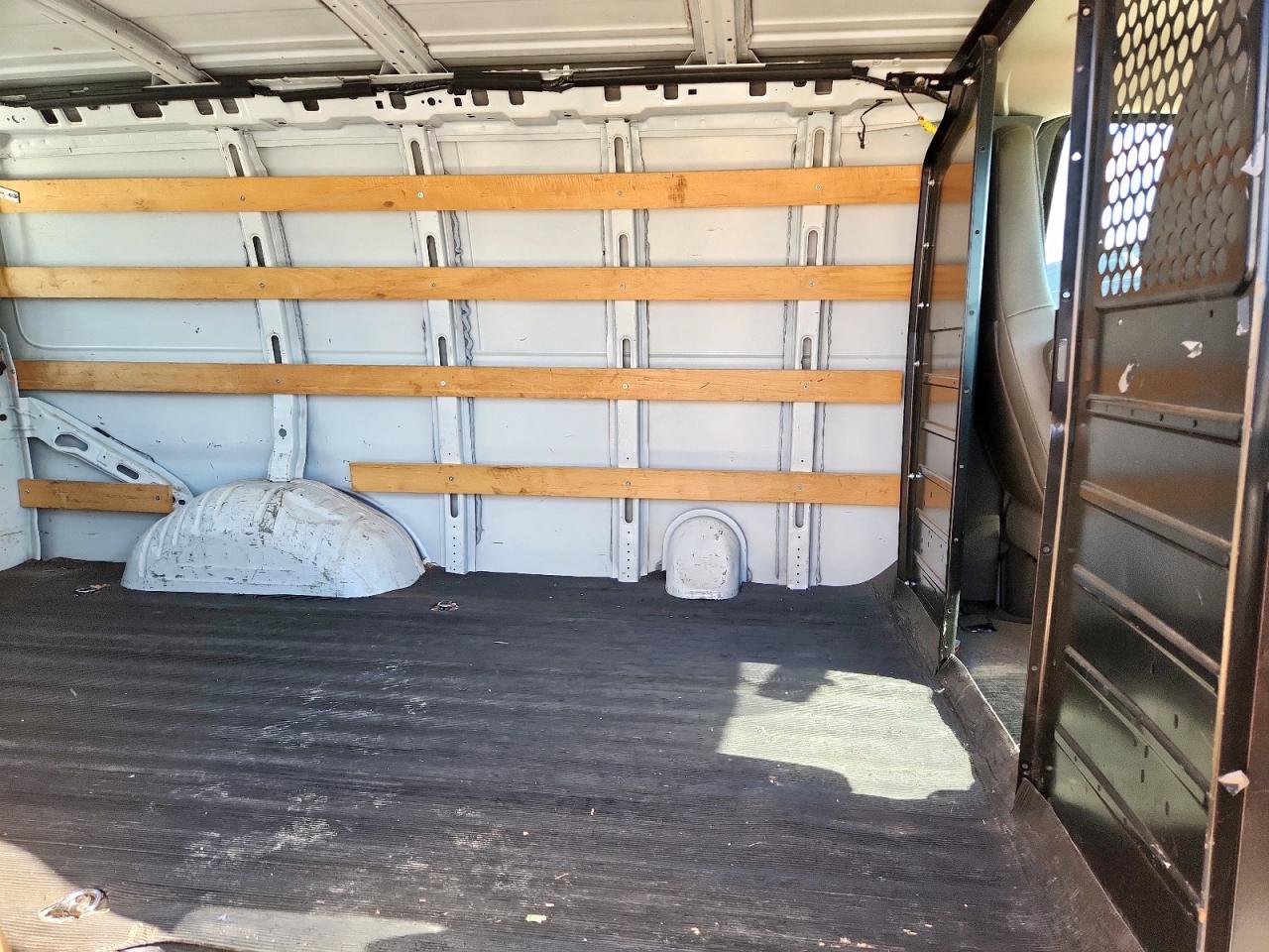 2018 Chevrolet Express G2500 VIN: 1GCWGAFG2J1911667 Lot: 85368765