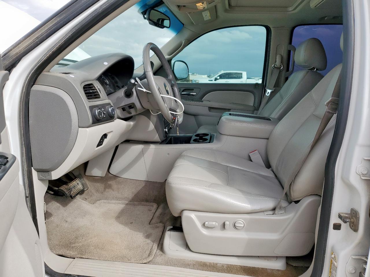 2013 Chevrolet Tahoe K1500 Lt VIN: 1GNSKBE00DR130697 Lot: 82445675