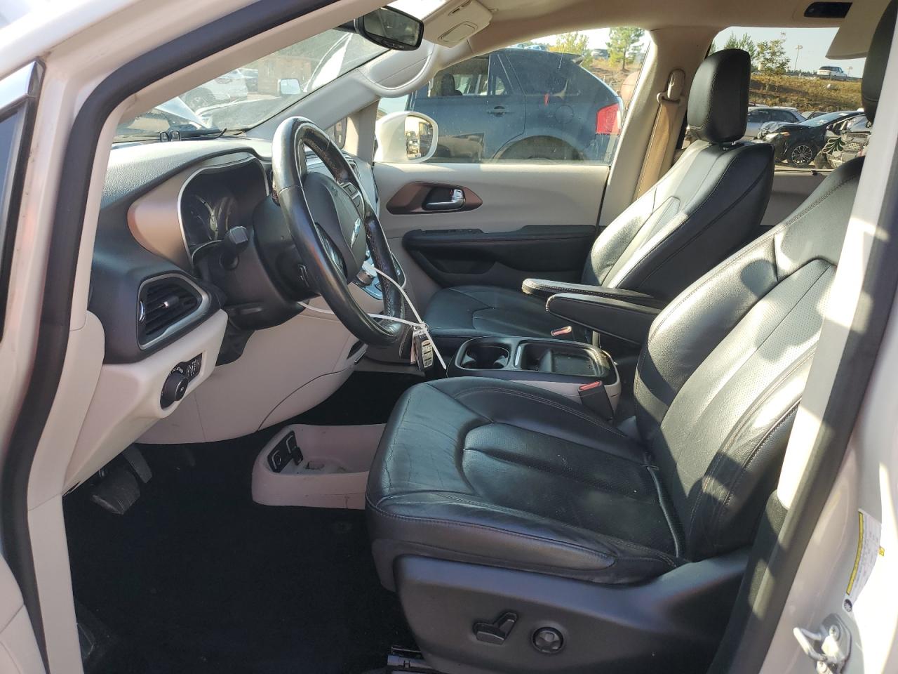 2019 Chrysler Pacifica Hybrid Touring L VIN: 2C4RC1L72KR655752 Lot: 87048815