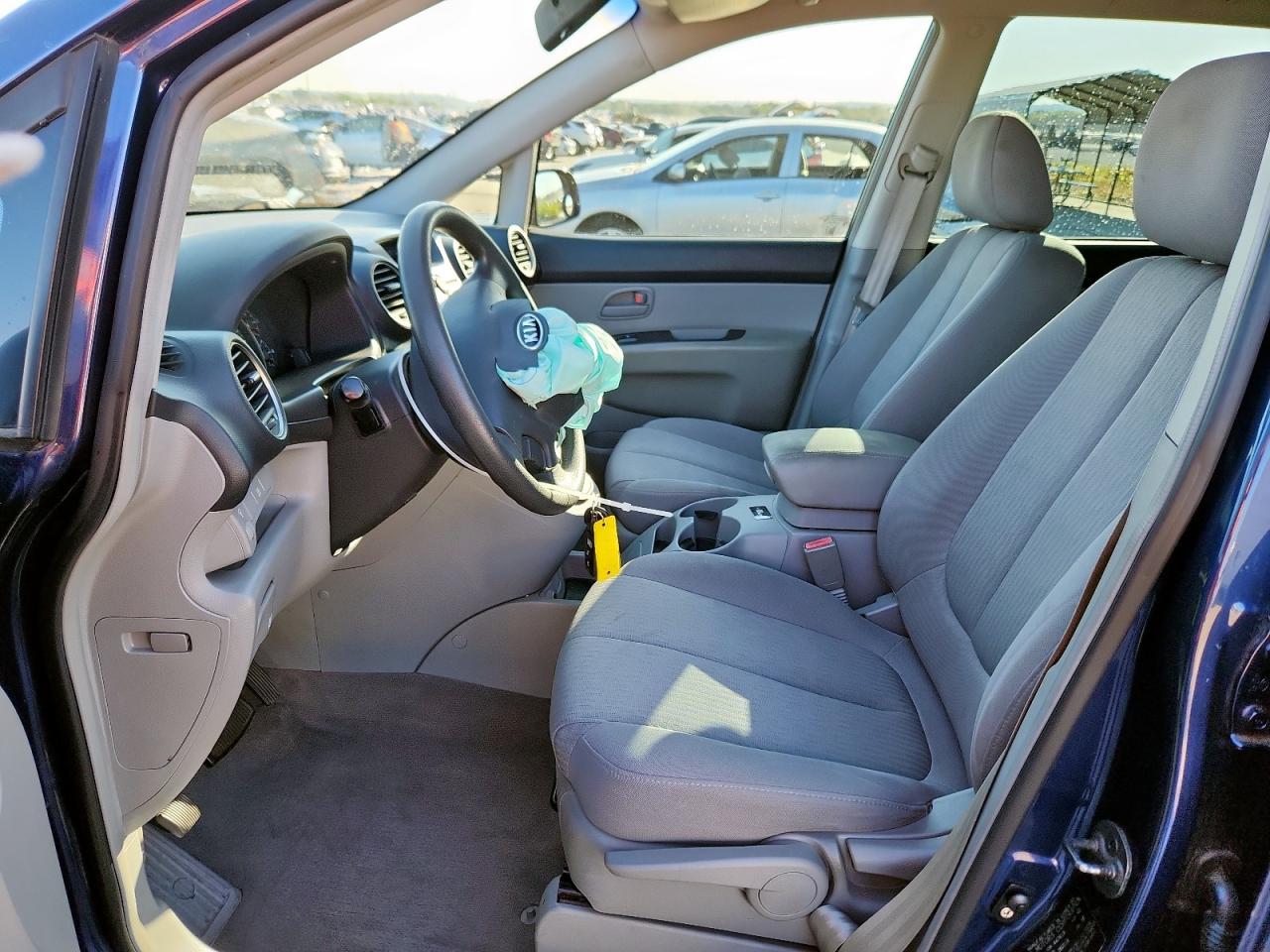 2007 Kia Rondo Base VIN: KNAFG525877088788 Lot: 84795115