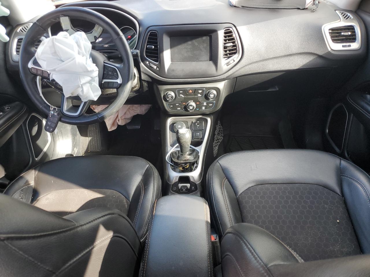 2018 Jeep Compass Latitude VIN: 3C4NJDBB8JT333530 Lot: 89522085