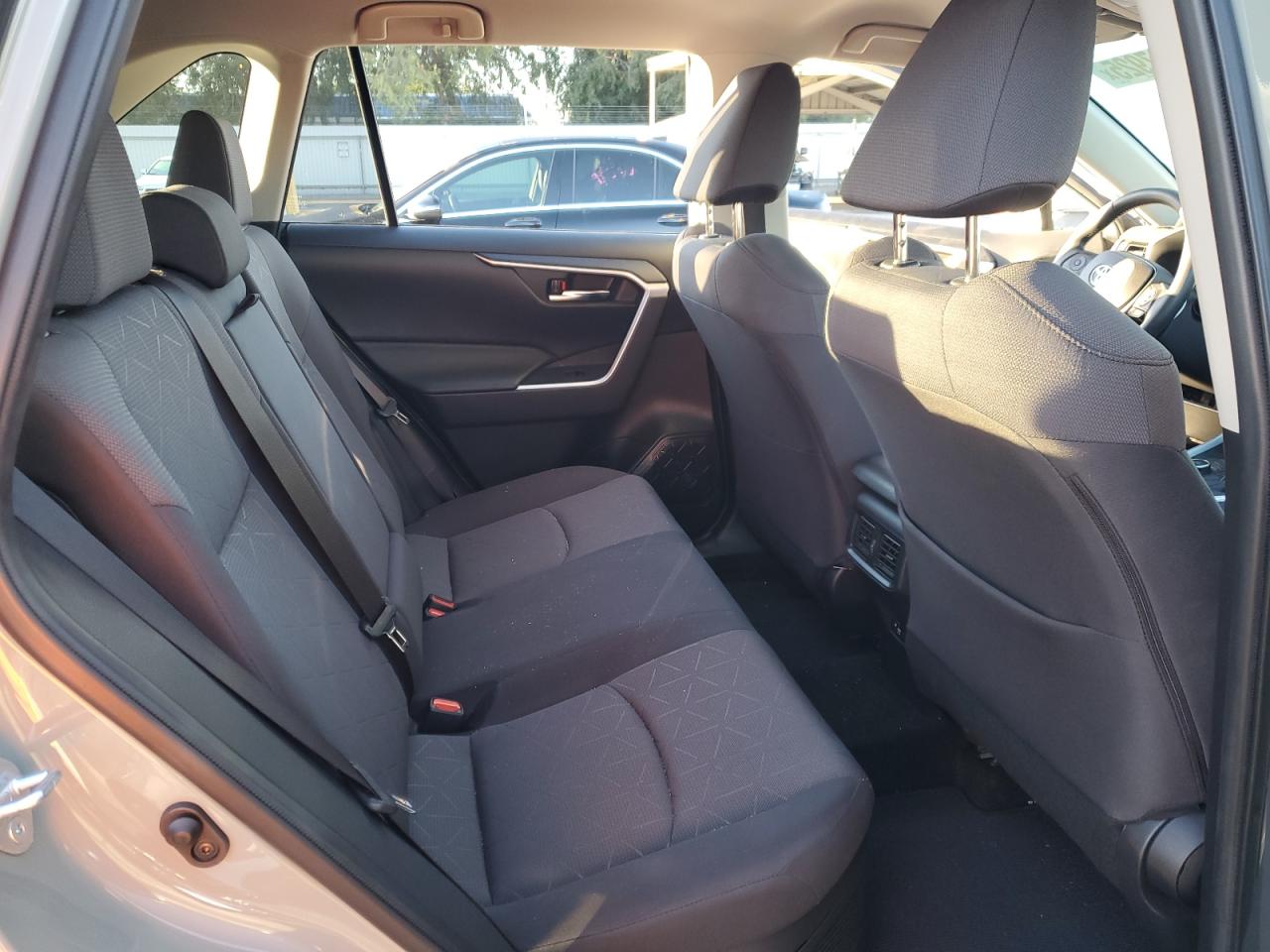 2021 Toyota Rav4 Xle VIN: JTMRWRFV1MD114097 Lot: 86817925