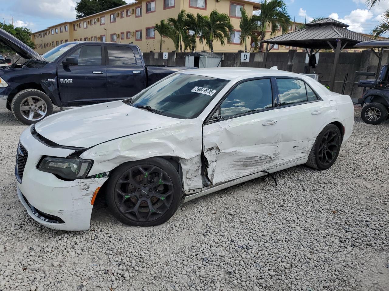 CHRYSLER 300 2019. Lot# 89849905. VIN 2C3CCABG1KH562609. Photo 1