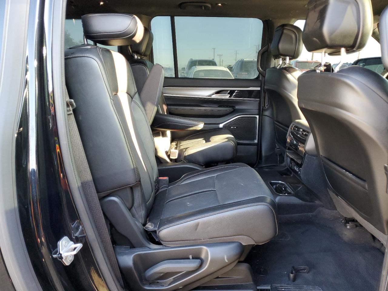 2024 Jeep Wagoneer L Series Ii VIN: 1C4SJSBP4RS117920 Lot: 87300105