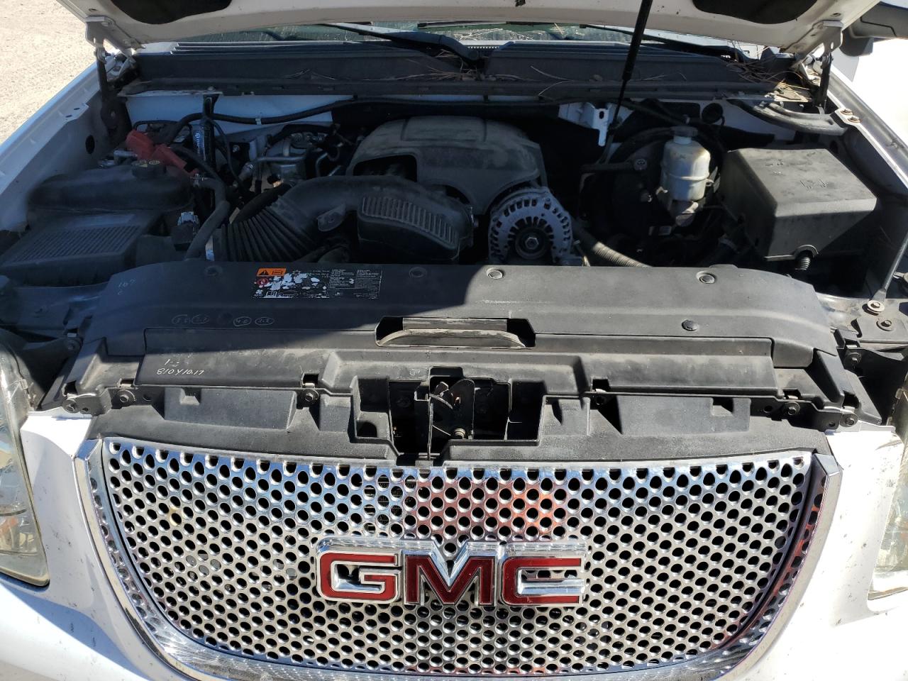 2011 GMC Yukon Denali VIN: 1GKS1EEF3BR386075 Lot: 84945435