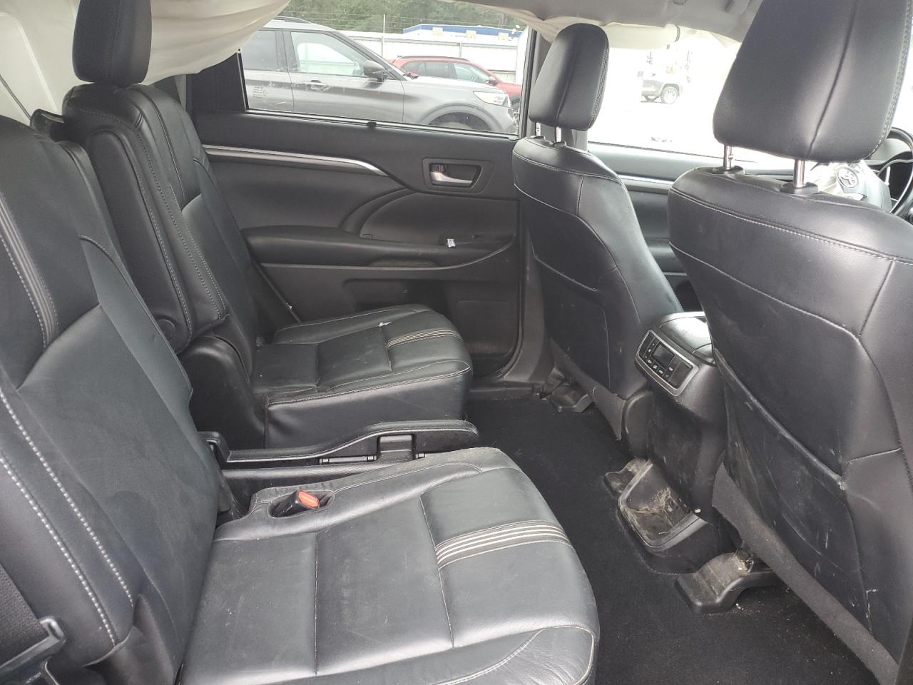 2018 Toyota Highlander Se VIN: 5TDJZRFH2JS817156 Lot: 85523505