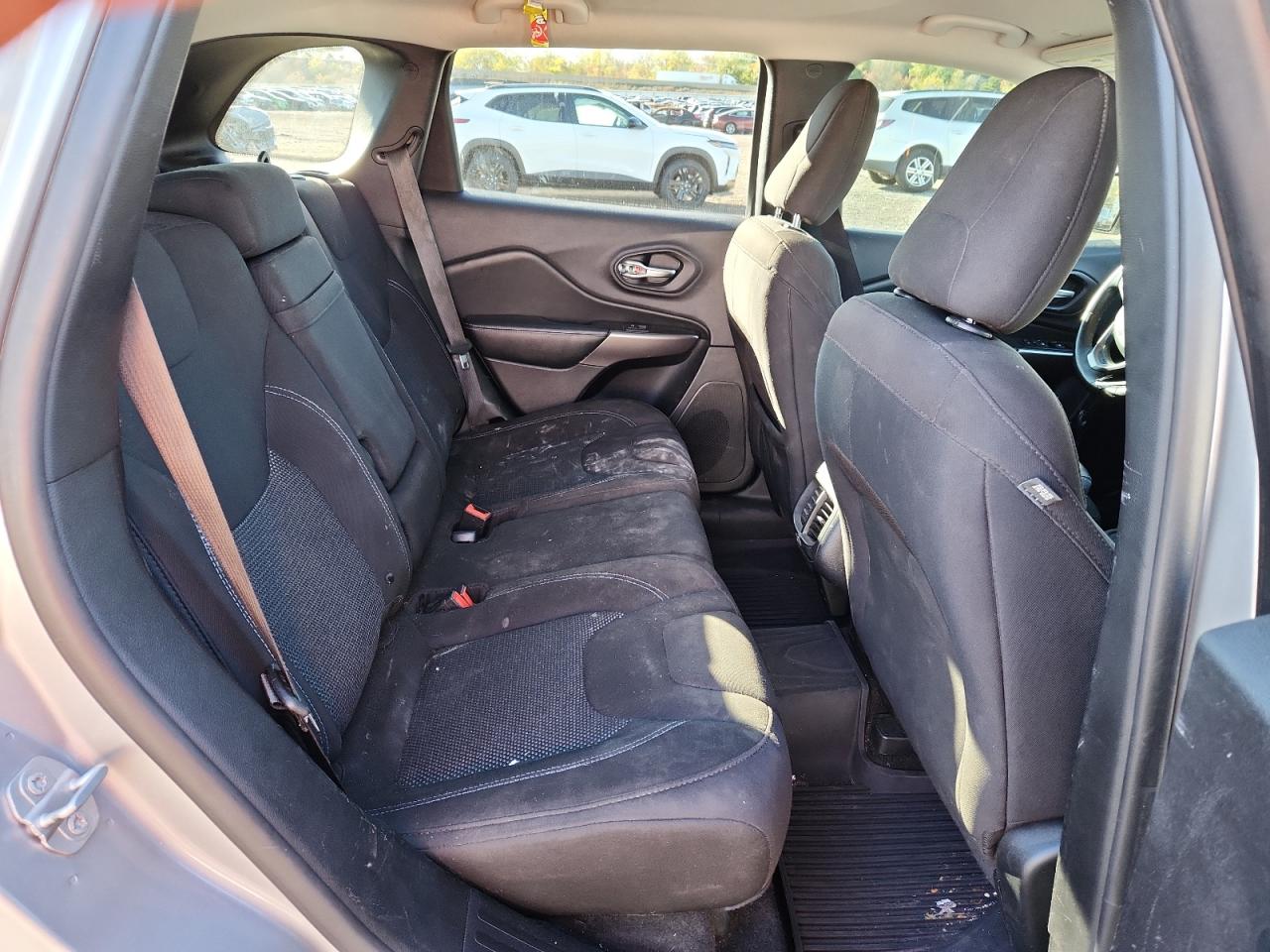 2019 Jeep Cherokee Latitude VIN: 1C4PJMCBXKD395039 Lot: 86675285