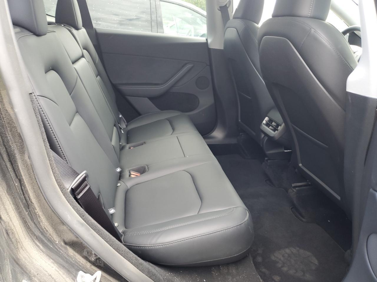 2025 Tesla Model Y VIN: 7SAYGDEE3SA352407 Lot: 90881955