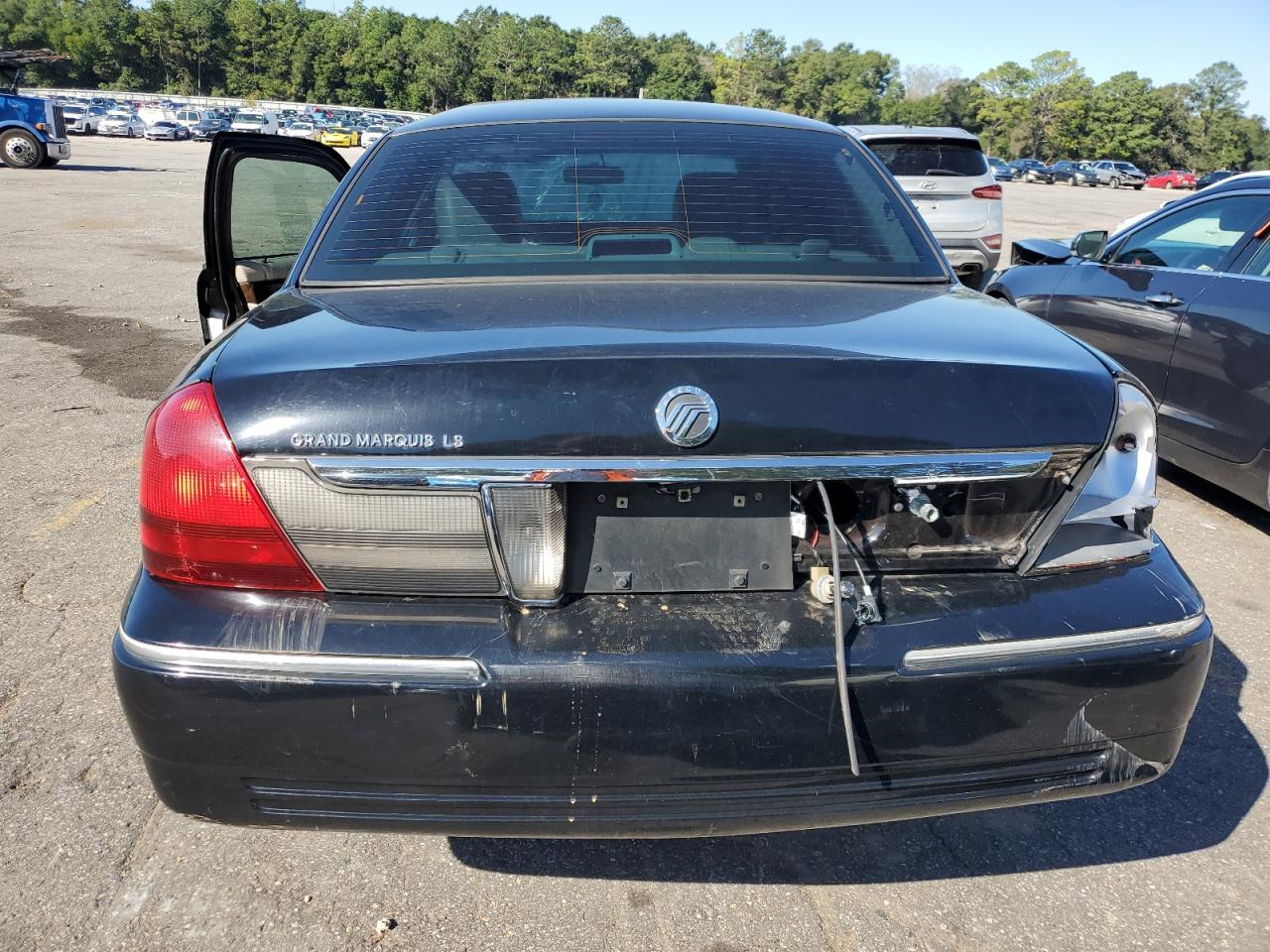 2011 Mercury Grand Marquis Ls VIN: 2MEBM7FV5BX610942 Lot: 90870695