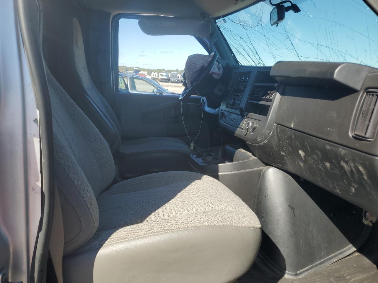 2020 GMC Savana G2500 VIN: 1GTW7AFGXL1211933 Lot: 84889875