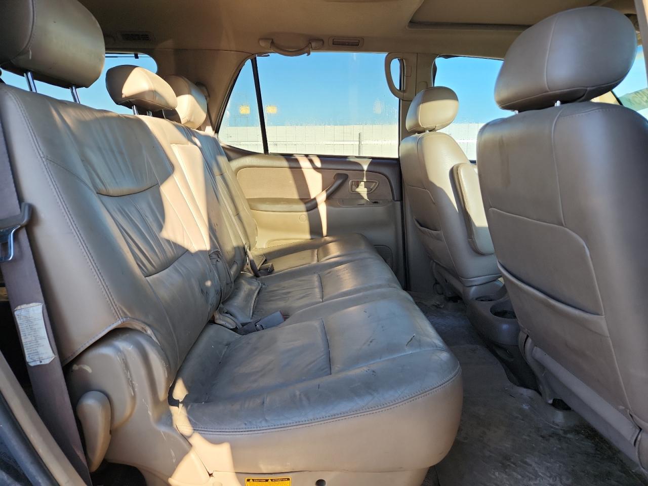 2004 Toyota Sequoia Sr5 VIN: 5TDBT44A04S208456 Lot: 82358495