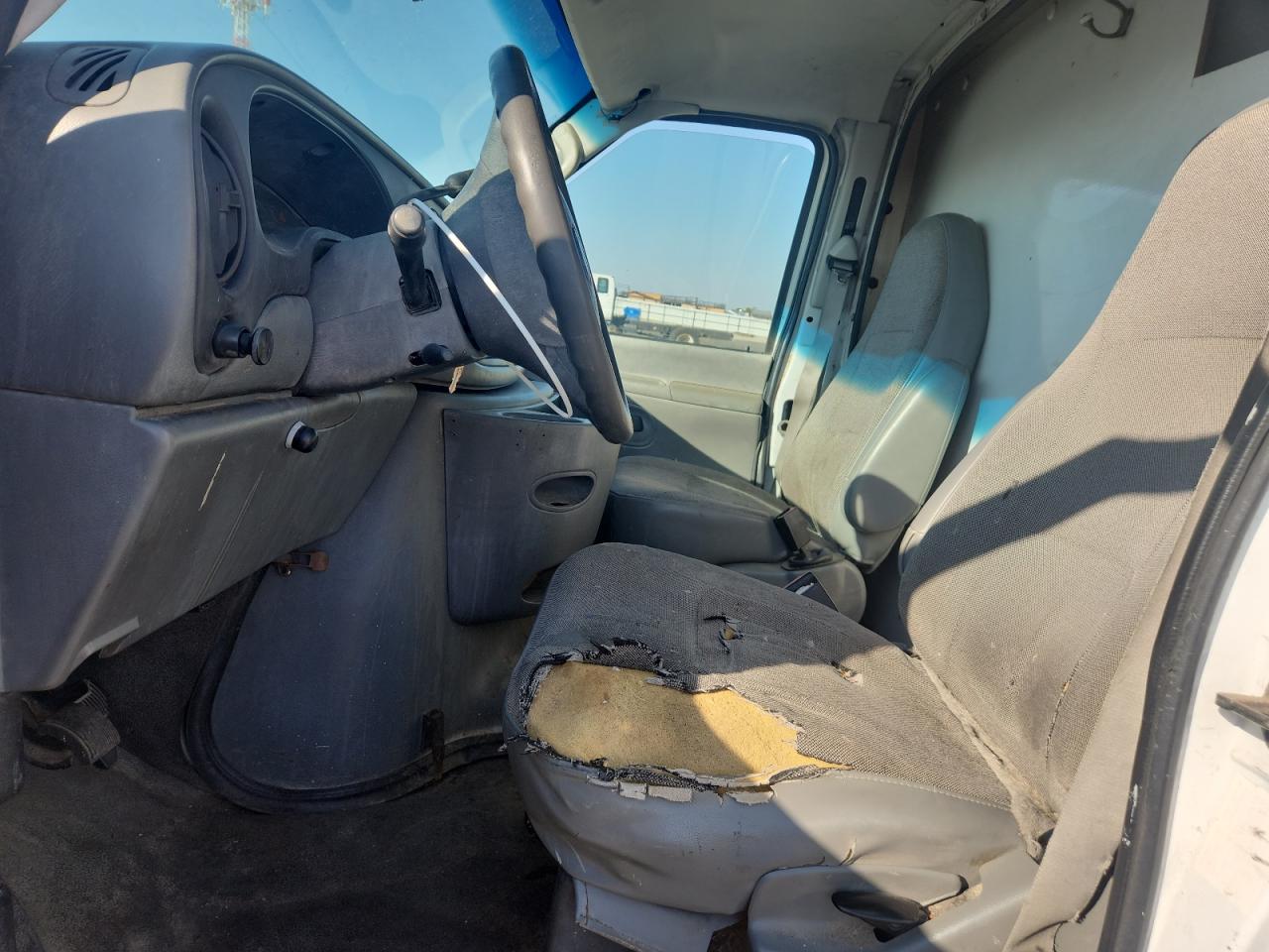 2004 Ford Econoline E350 Super Duty Cutaway Van VIN: 1FDSE35L14HA21926 Lot: 84967665