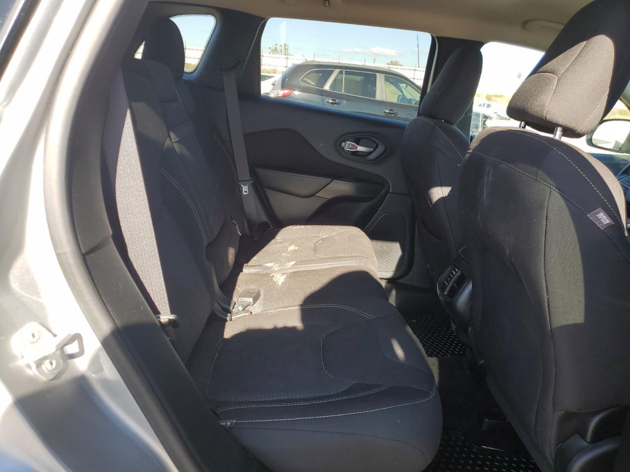 2016 Jeep Cherokee Latitude VIN: 1C4PJMCS3GW223690 Lot: 90097415