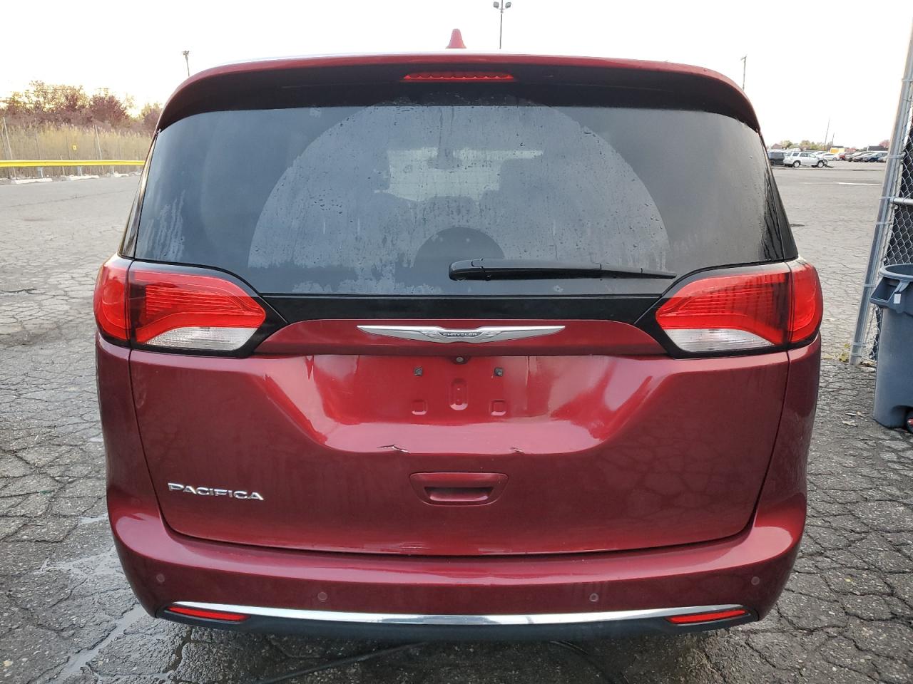 Pacif Trg+ Tourng Pls VIN: 2C4RC1BG8HR537330 Lot: 90695885