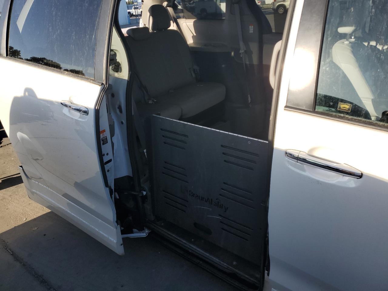 2019 Toyota Sienna Xle VIN: 5TDYZ3DC6KS015097 Lot: 82368725