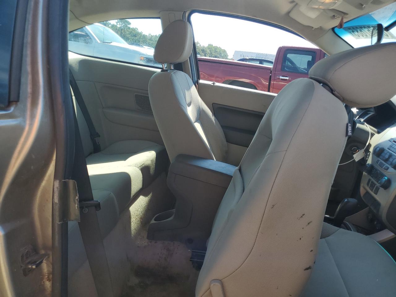 2008 Ford Focus S/Se VIN: 1FAHP32N98W155606 Lot: 85767685