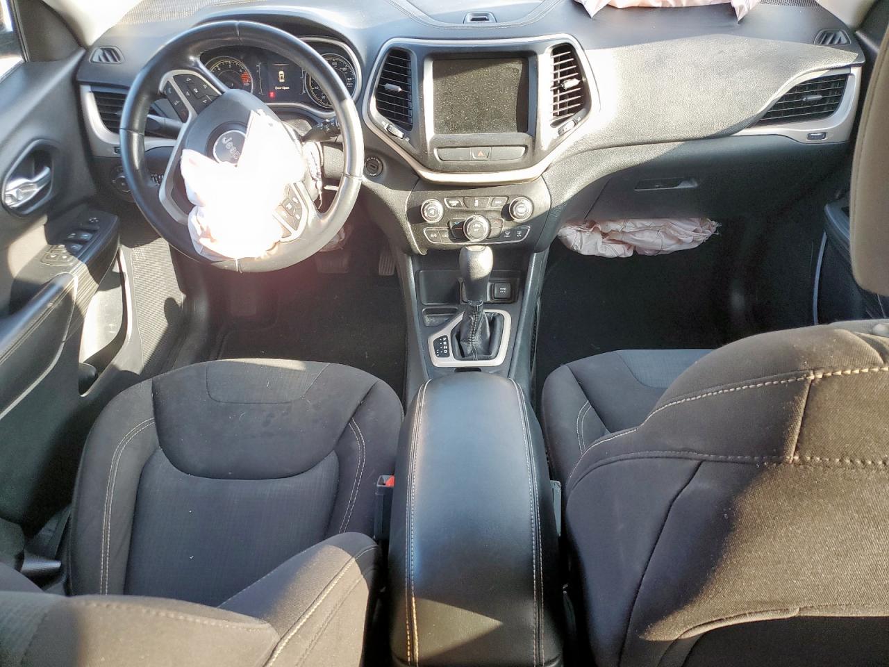 2016 Jeep Cherokee Latitude VIN: 1C4PJLCB9GW355833 Lot: 82242225