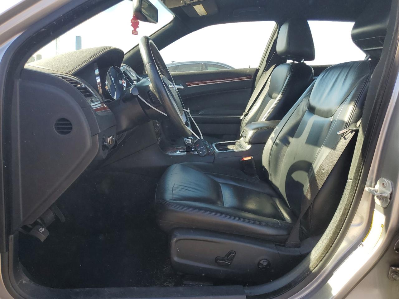 2013 Chrysler 300 VIN: 2C3CCAAG0DH658431 Lot: 82702025