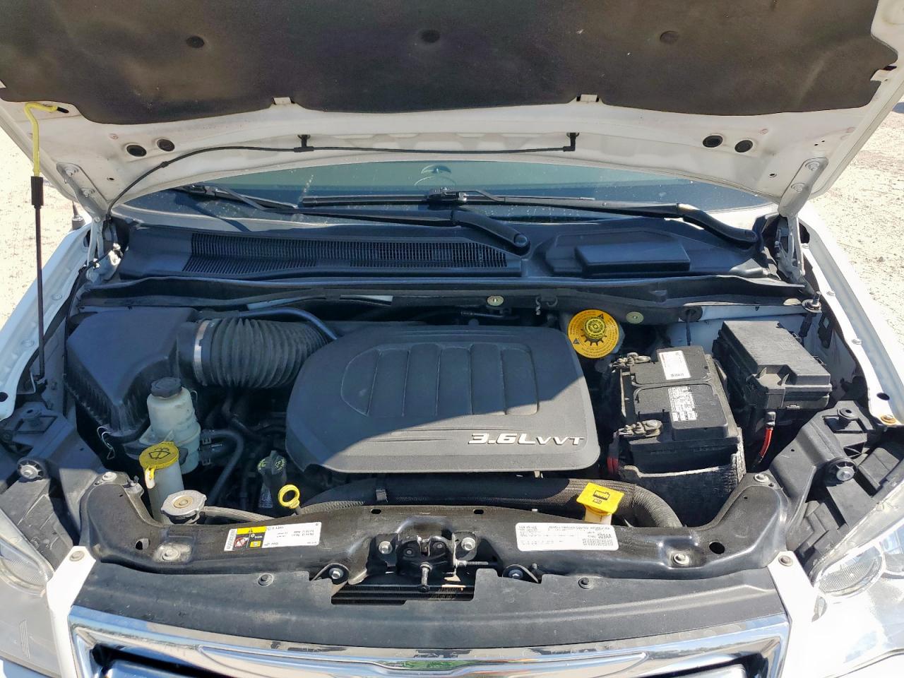 2016 Chrysler Town & Country Touring L VIN: 2C4RC1CG2GR111291 Lot: 86116375