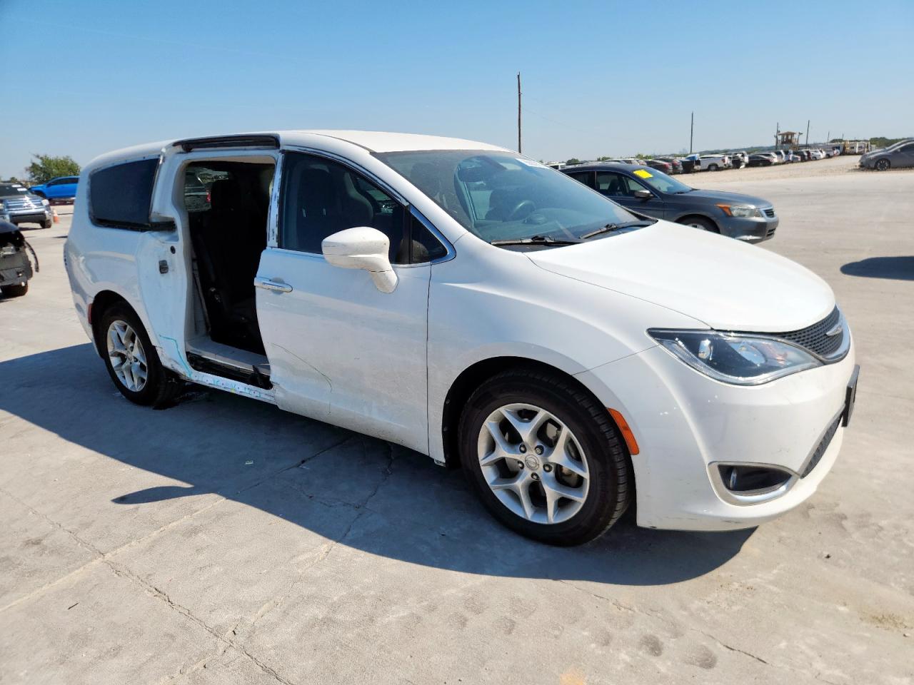 2018 Chrysler Pacifica Touring Plus VIN: 2C4RC1FG5JR227233 Lot: 85685975