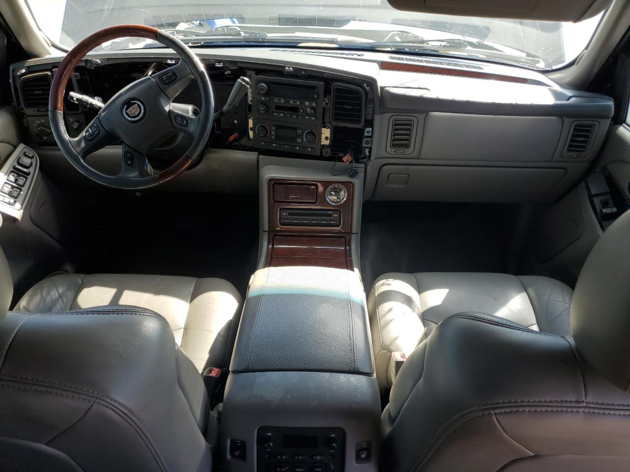 2005 Cadillac Escalade Luxury VIN: 1GYEC63TX5R104112 Lot: 82247675