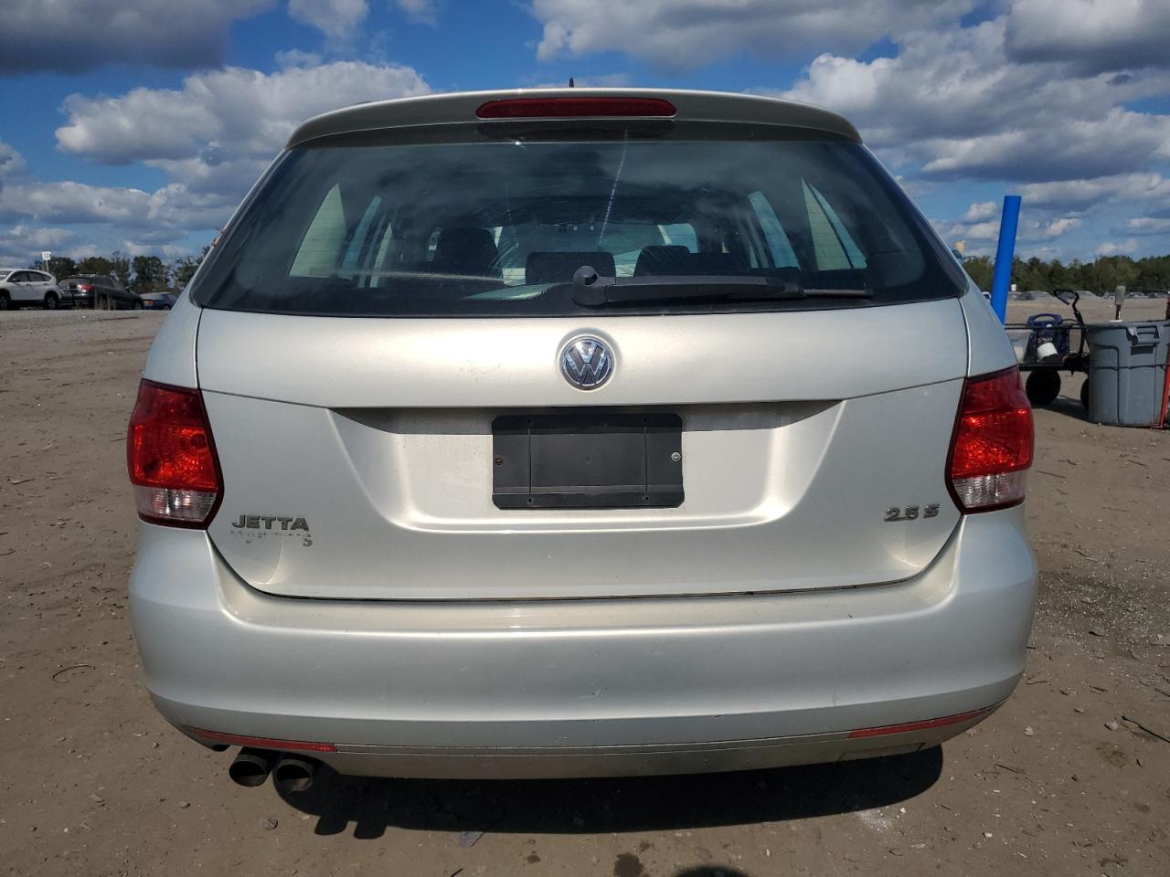 2010 Volkswagen Jetta S VIN: 3VWMZ7AJ7AM688159 Lot: 82255485