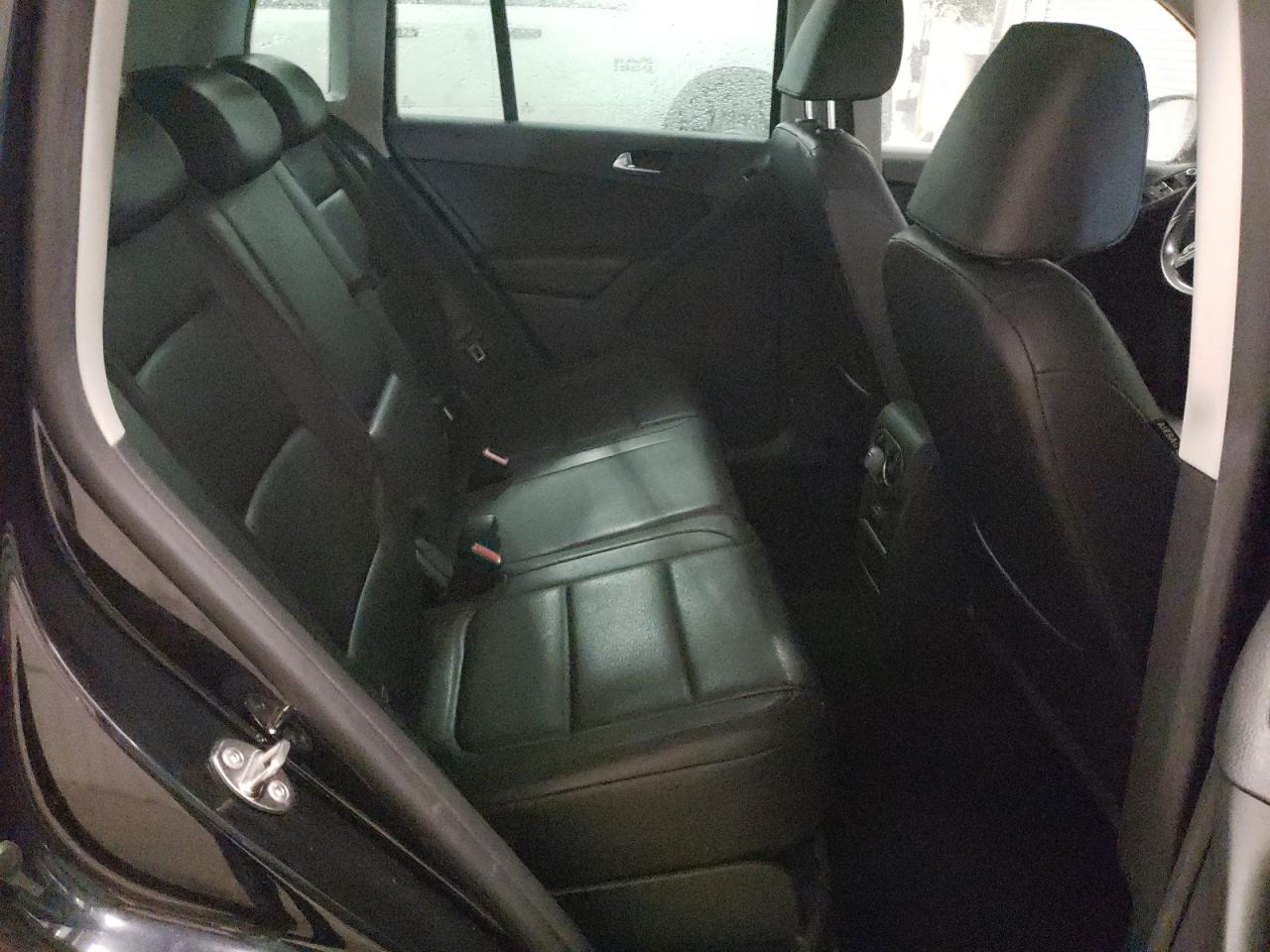 2011 Volkswagen Tiguan S VIN: WVGBV7AX9BW555801 Lot: 82320045