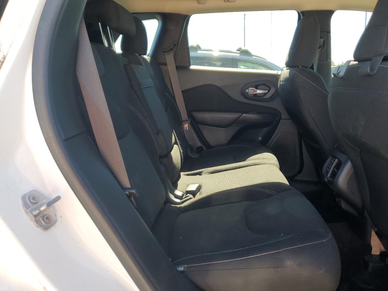 2016 Jeep Cherokee Latitude VIN: 1C4PJMCS2GW252887 Lot: 85846595