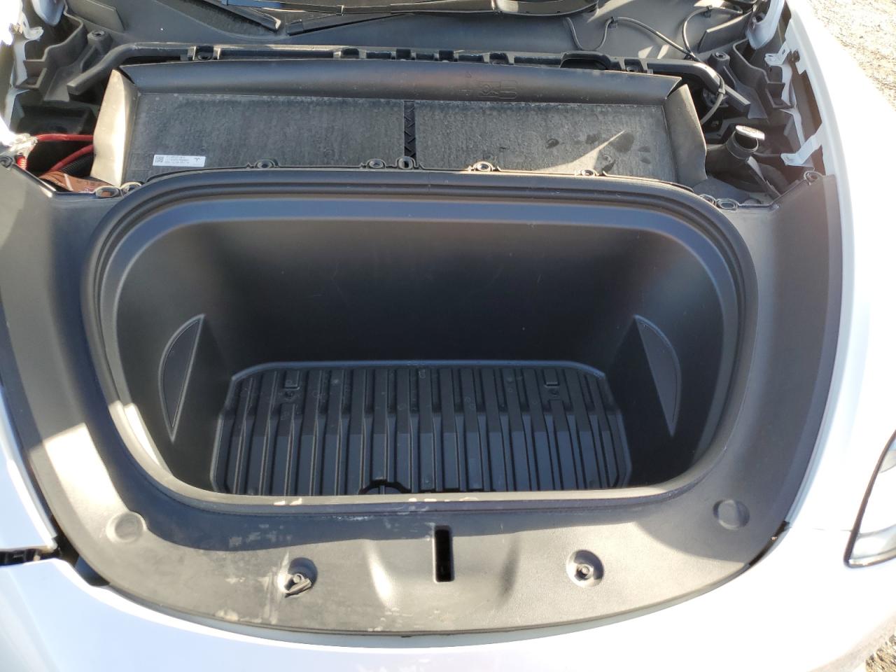 2024 Tesla Model Y VIN: 7SAYGDEE1RF152042 Lot: 89677985