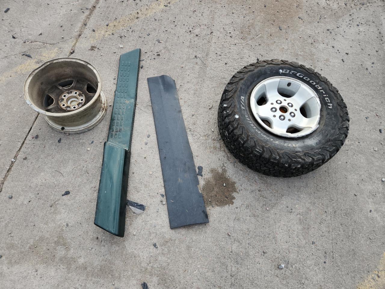 2001 Jeep Wrangler / Tj Sahara VIN: 1J4FA59S11P370224 Lot: 85285925