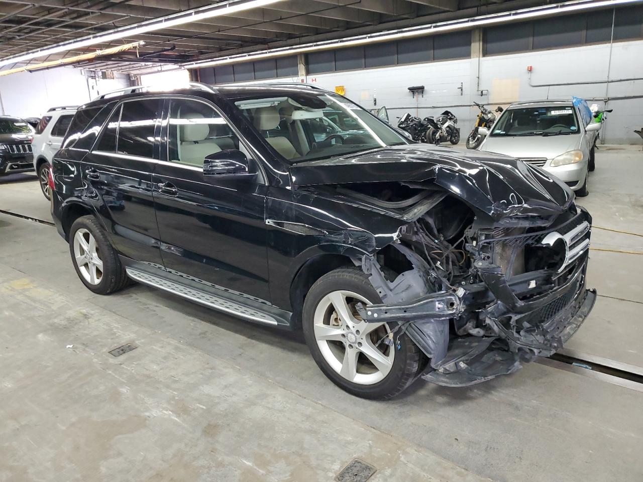 Фото: 4JGDA5HB8HA863499