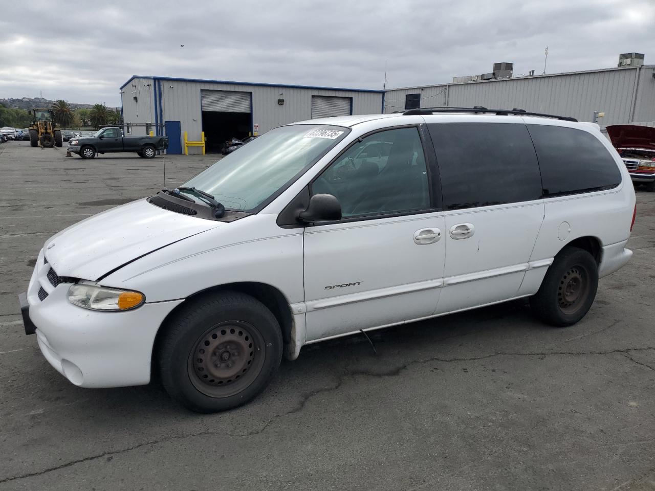 DODGE CARAVAN 2000. Lot# 82296735. VIN 2B4GP44GXYR589372. Photo 1