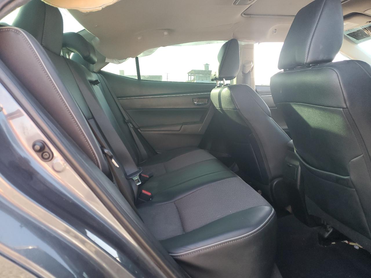 2015 Toyota Corolla L VIN: 5YFBURHEXFP289355 Lot: 85300165