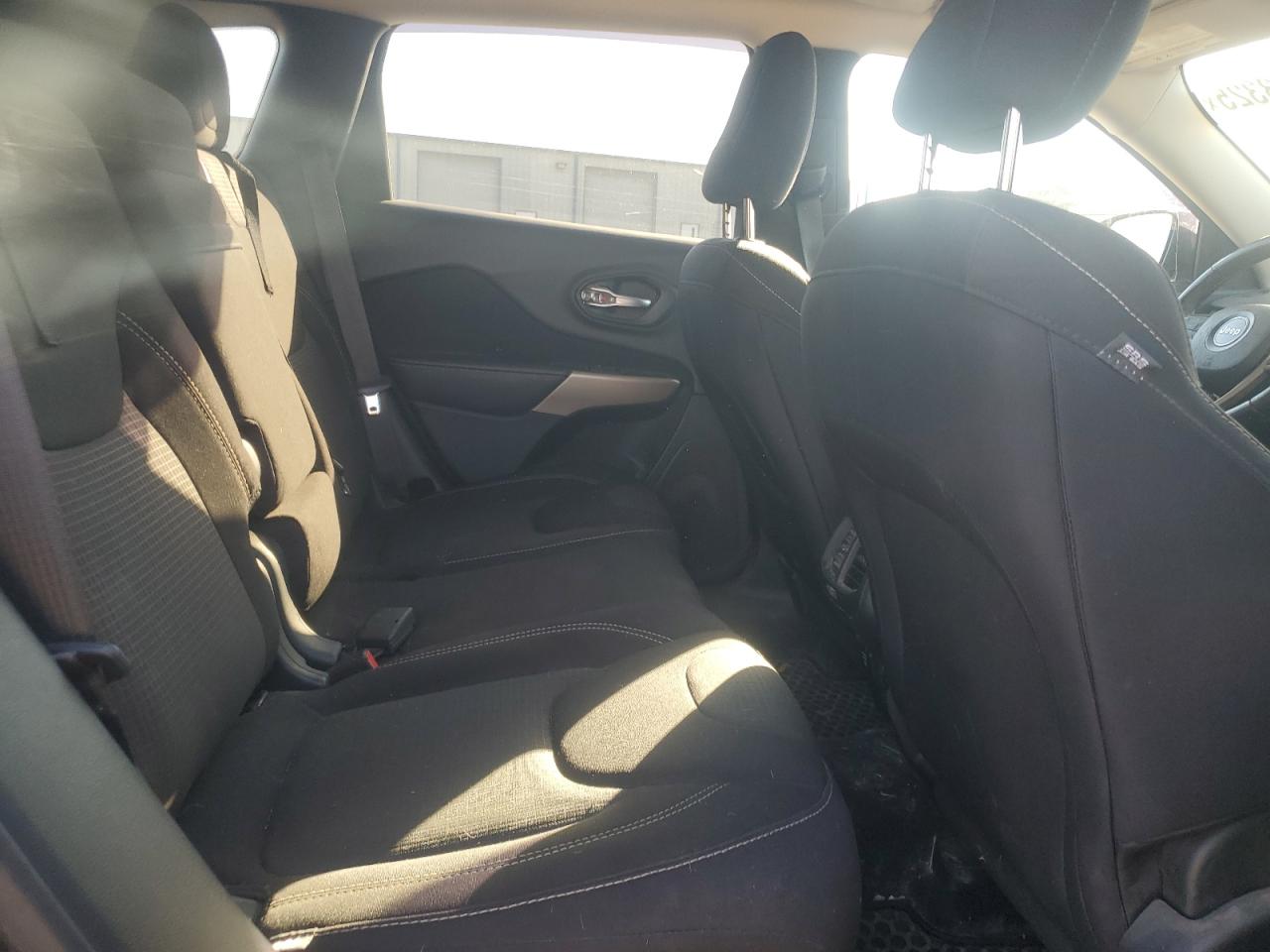 2017 Jeep Cherokee Latitude VIN: 1C4PJMCS1HW615052 Lot: 82463325