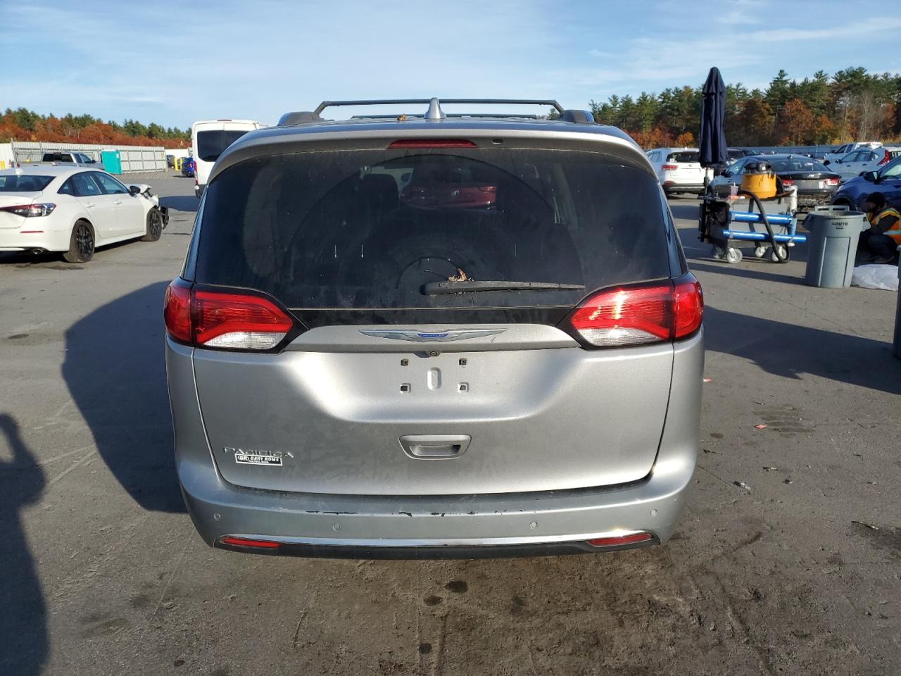 2018 Chrysler Pacifica Touring L VIN: 2C4RC1BG9JR227418 Lot: 89510945